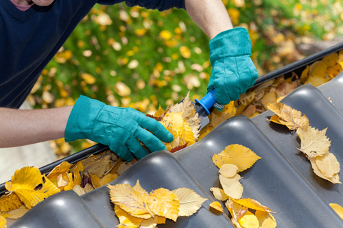 gutter cleaning residential home